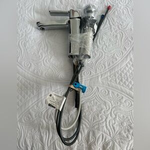 Delta 581LF-PP bathroom faucet, chrome finish, modern design.